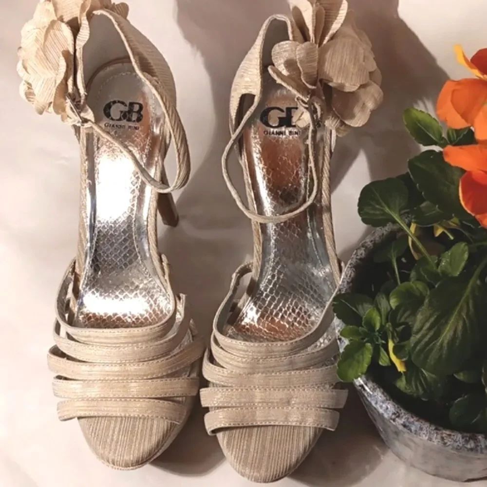 Gianni Bini Fabric Platform Heels